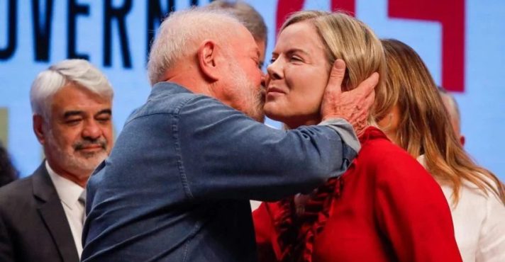 Novo denuncia Gleisi por propaganda pró-Lula em campanha institucional