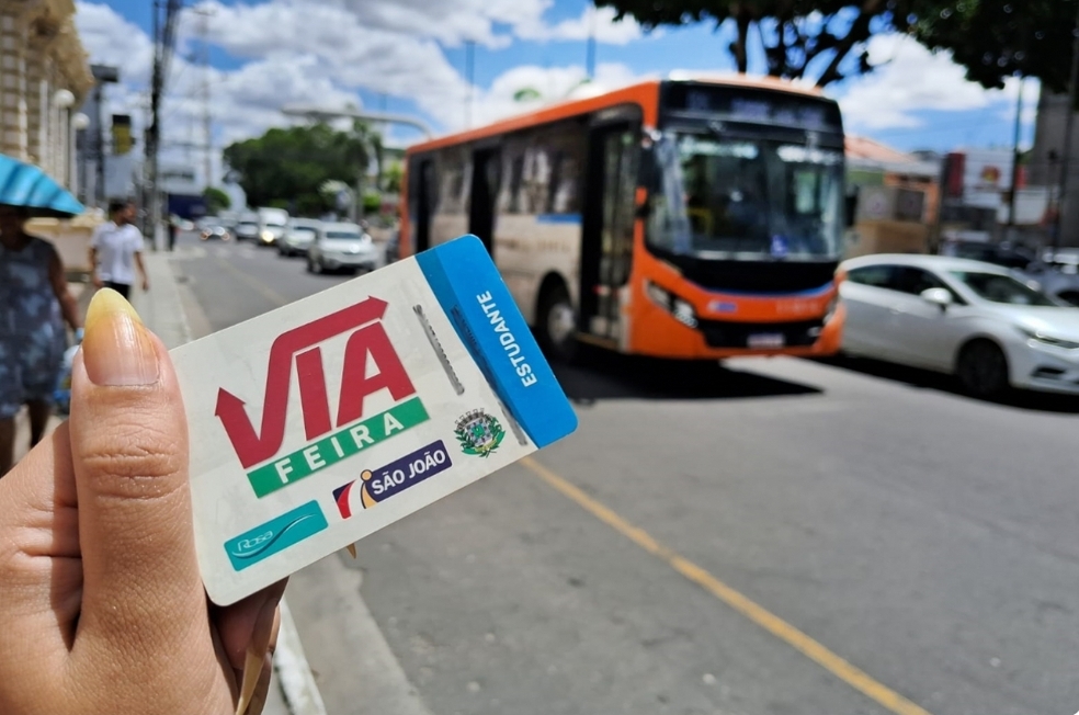 Mais de 7 mil estudantes ainda não revalidaram o Cartão Via Feira; prazo termina em 31 de março