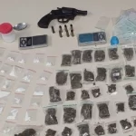 Polícia prende suspeito de homicídio e apreende drogas e arma em Feira de Santana