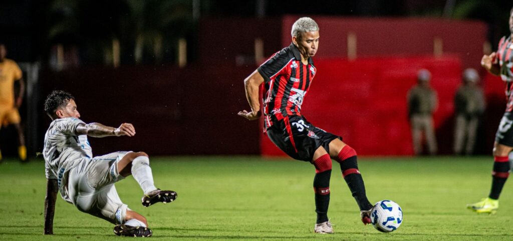 Vitória empata com o Grêmio e segue fora da zona de rebaixamento do Brasileirão