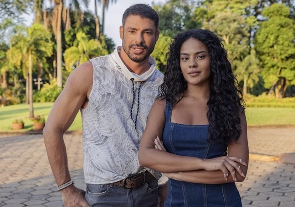Treta entre Cauã e Bella faz Globo cancelar gravações de ‘Vale Tudo’