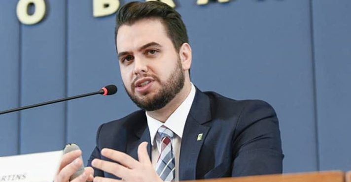 PF manteve Filipe Martins preso para forçar delação, diz Bolsonaro