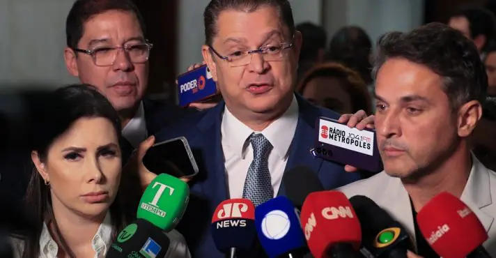 Motta quer ‘ganhar tempo’ para barrar anistia, afirma líder do PL na Câmara