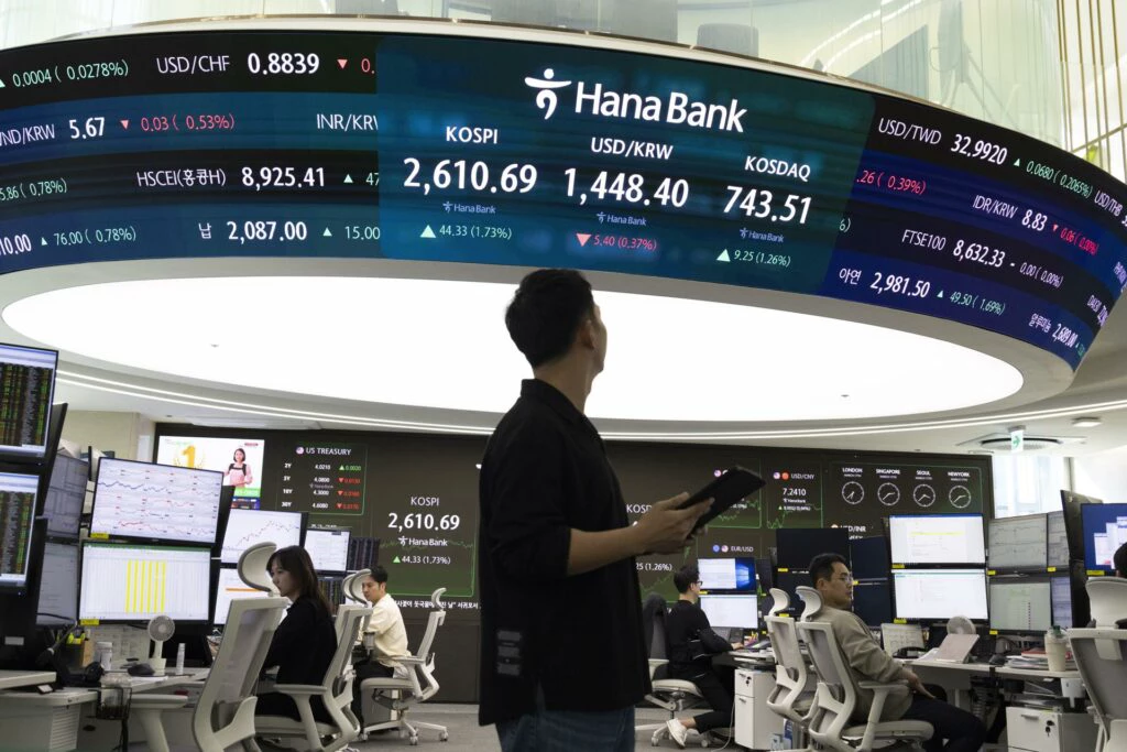 Com temor de recessão, bolsas têm quedas históricas no mundo