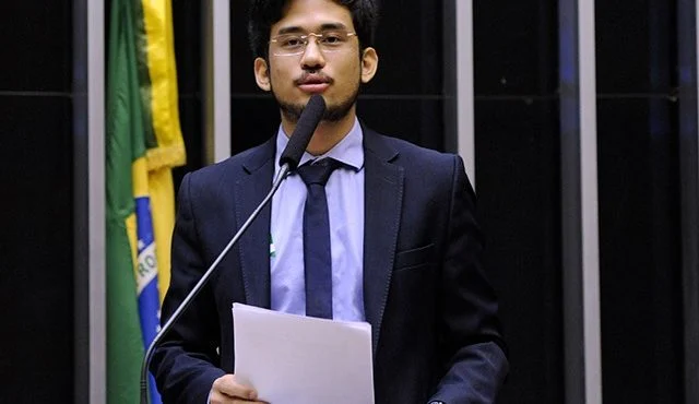 Deputado Kim Kataguiri propõe regra para viagens de autoridades