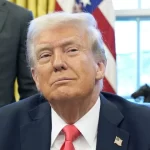 Tarifas recíprocas: Trump isenta smartphones e computadores