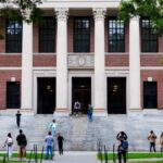 Governo Trump congela US$ 2 bi em verbas para Harvard