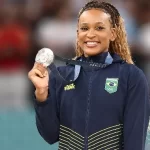 Rebeca Andrade é a primeira brasileira a conquistar o ‘Oscar do esporte’