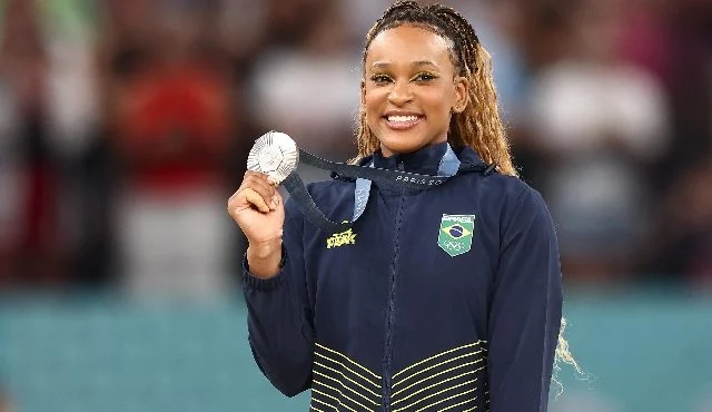 Rebeca Andrade é a primeira brasileira a conquistar o ‘Oscar do esporte’