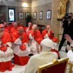 A escolha do novo papa ainda não começou — entenda o que está por trás da demora
