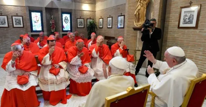 A escolha do novo papa ainda não começou — entenda o que está por trás da demora