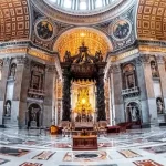 Morte de papa aumenta no Brasil a busca por passagens para a Itália