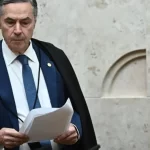 Barroso nega pedido de advogado para afastar Moraes