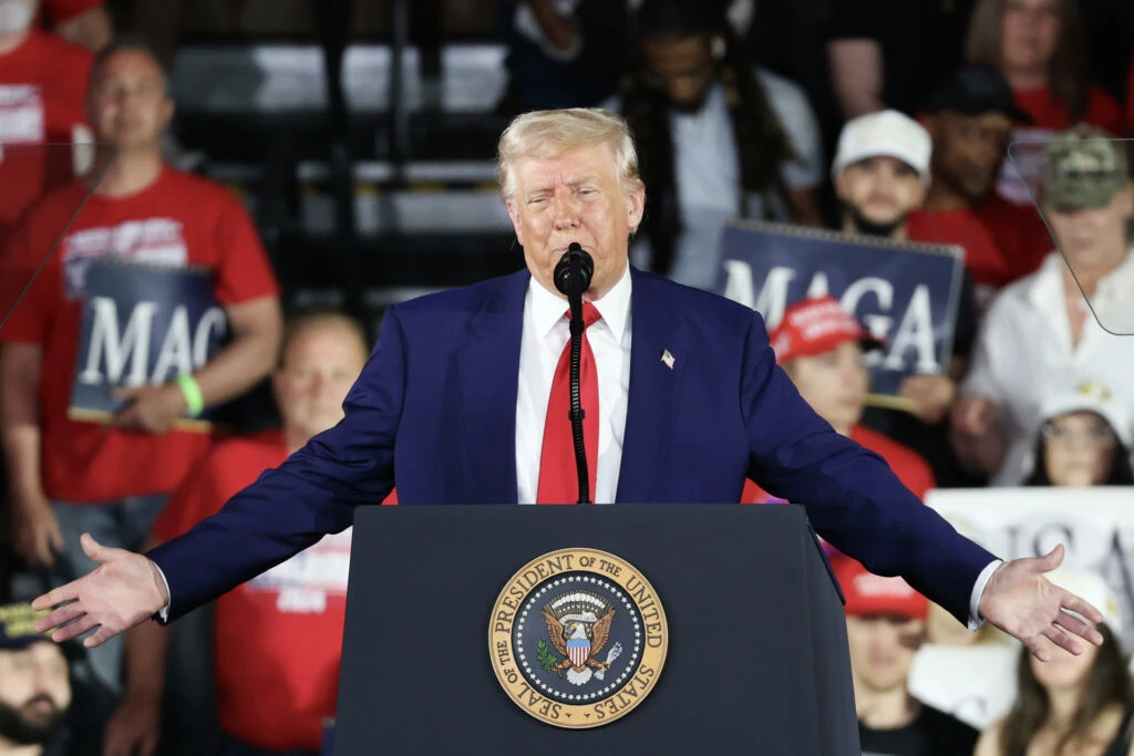 Trump encara Judiciário: “Nada impedirá minha missão”