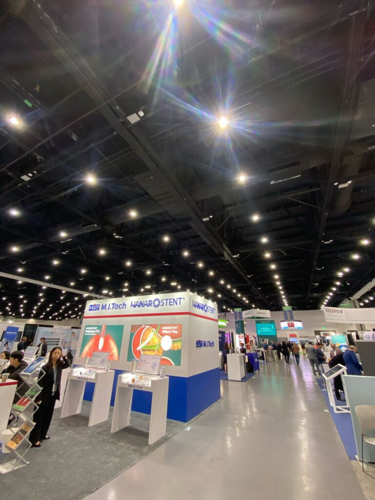 Médicos do Hospital Clériston Andrade marcam presença no DDW 2025 com estudo sobre hemorragia digestiva