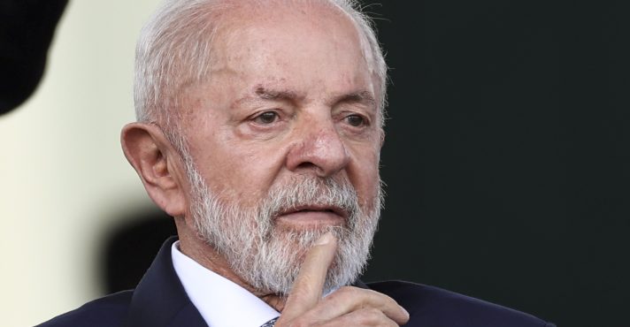 Fraude do INSS: deputado protocola novo pedido de impeachment de Lula