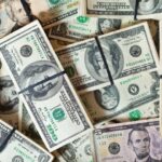 Dólar opera em alta nesta terça-feira (6), com possíveis novos acordos comerciais dos EUA em foco