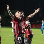 Fim da zica! Vitória volta a vencer com uniforme rubro-negro na Série A após 7 anos