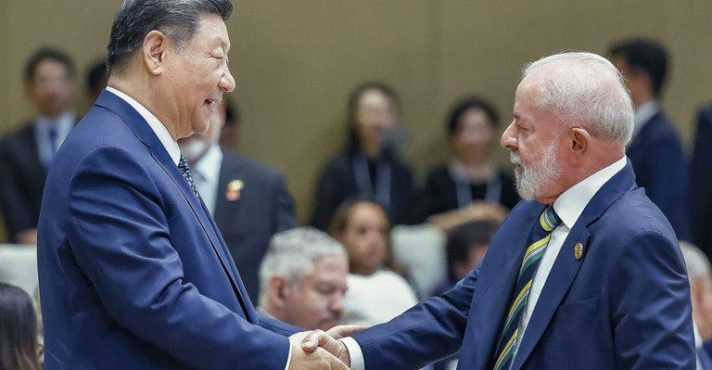 Lula levou uma comitiva de pelo menos 120 pessoas em suas viagens à Rússia e à China