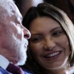 Justiça dá 20 dias para governo explicar gastos com viagens de Janja