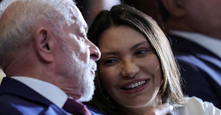 Justiça dá 20 dias para governo explicar gastos com viagens de Janja