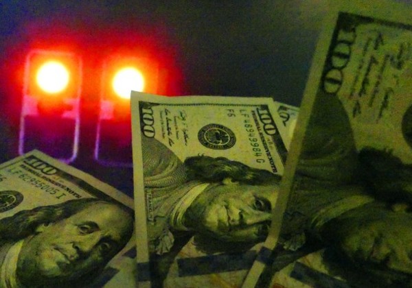 Dólar fecha em R$ 5,655 e Bolsa bate recorde nominal com pico acima dos 140 mil pontos