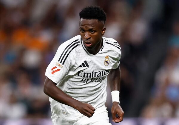 Cinco torcedores são condenados por racismo e crime de ódio contra Vini Jr. na Espanha