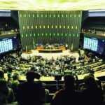 Câmara aprova reajustes salariais e criação de cargos