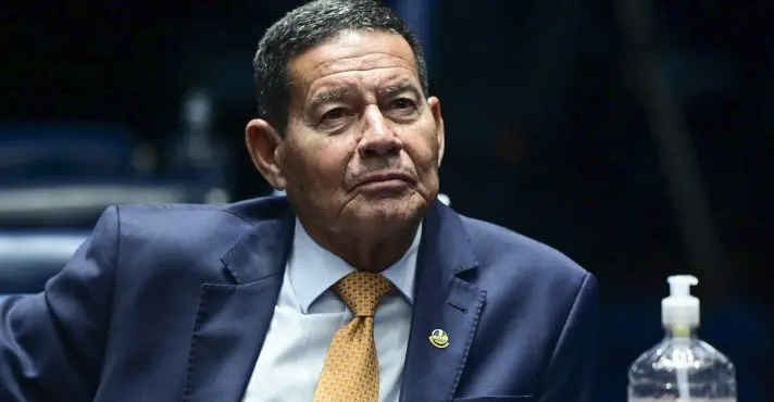 Em depoimento ao STF, Mourão culpou governo Lula pelo 8 de janeiro