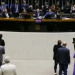 Parlamentares protocolam 20 projetos para derrubar aumento do IOF autorizado por Lula
