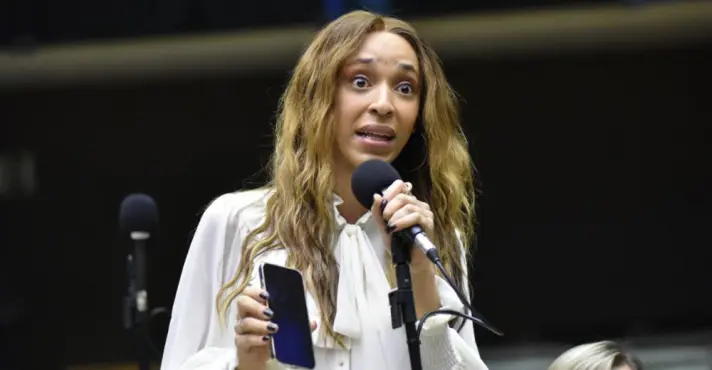 Erika Hilton entra na mira do TCU por nomeação de maquiadores