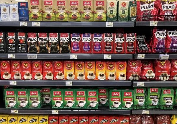 Anvisa suspende venda de marcas suspeitas de produzir ‘café fake’; entenda