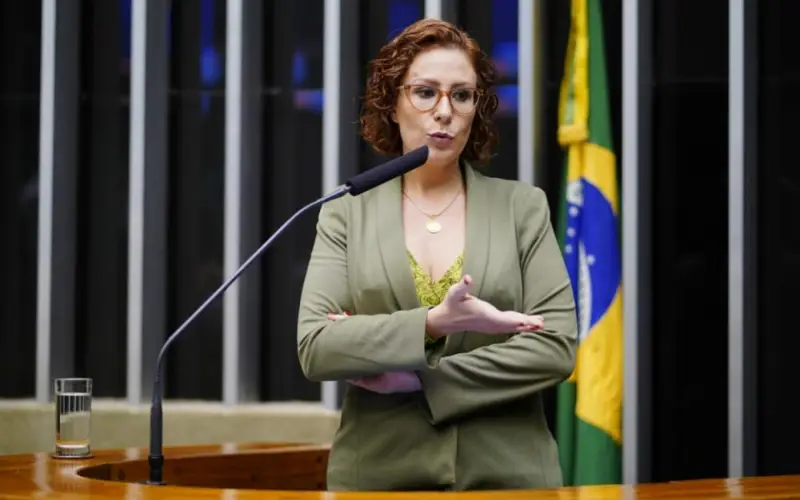 STF decreta prisão definitiva de Carla Zambelli e pede extradição à Itália