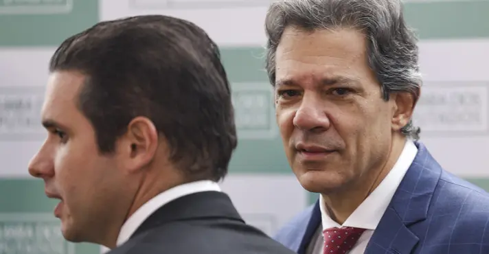 Haddad recua e negocia nova alíquota do IOF com o Congresso