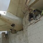 Avião com 242 passageiros cai na Índia logo após decolagem
