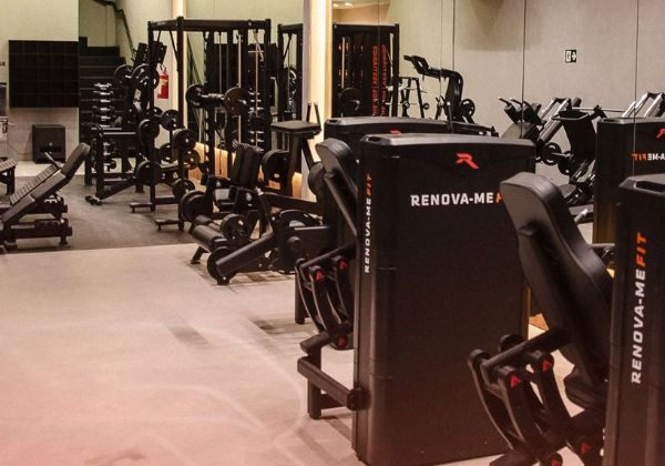 Feira: Academia para evangélicos toca música gospel e tem alas separadas para homens e mulheres