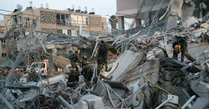 Irã mira e atinge alvos civis em Israel