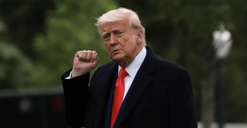 EUA enviam 30 aviões ao Oriente Médio para Trump ter opções, diz jornal