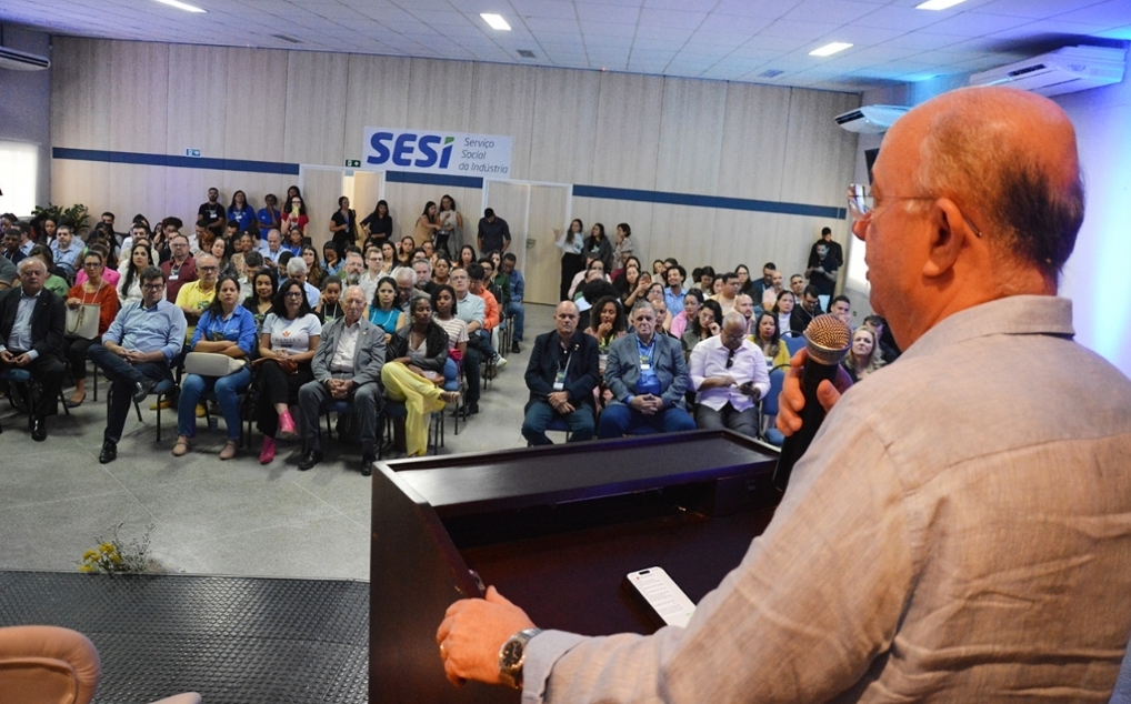 Prefeito anuncia incentivos fiscais para novas indústrias no 2º Simpósio da Indústria do Sertão