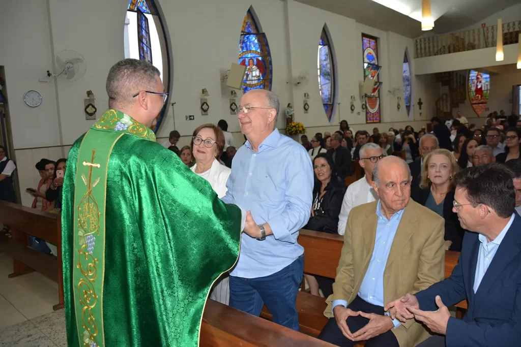 Prefeito José Ronaldo comemora 74 anos com missa e homenagens de amigos e lideranças