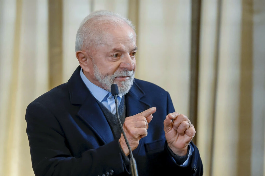 Lula aguarda aval da Justiça para visitar Cristina Kirchner