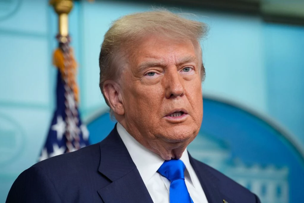 Trump ameaça países alinhados ao Brics com tarifa adicional de 10%