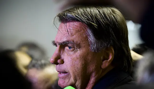 STF prende opositores, mas silencia diante de mentiras de Lula, diz Bolsonaro