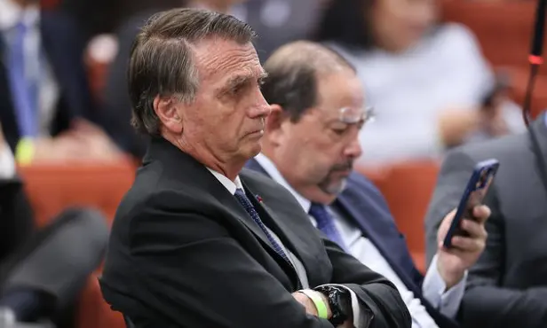 Bolsonaro pode ser condenado a até 43 anos de prisão pelos 5 crimes atribuídos pela PGR