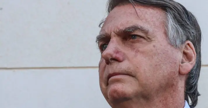 ‘Quem enfrenta o sistema está sendo punido, silenciado e isolado’, diz Bolsonaro