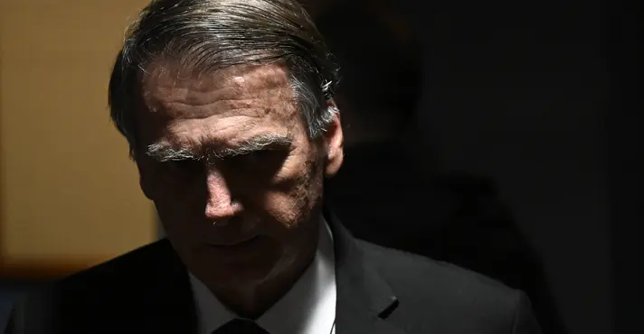 STF autoriza operação contra Bolsonaro e impõe uso de tornozeleira eletrônica