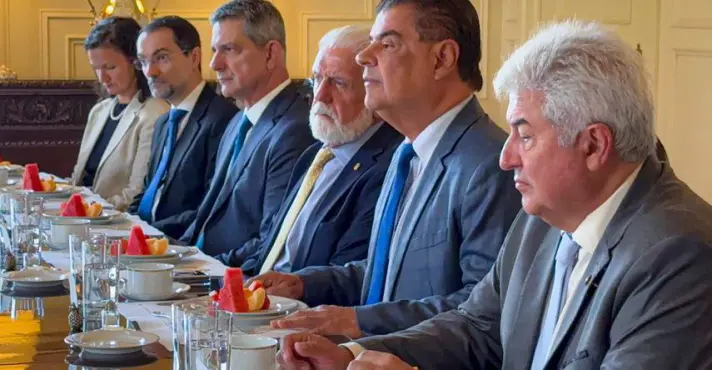 Senadores brasileiros nos EUA recebem visto restrito a negociações oficiais