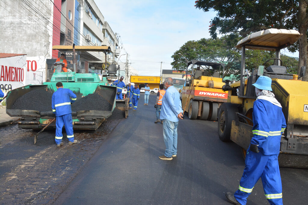 Prefeitura realiza pavimentação e anuncia melhorias da Praça do Fórum