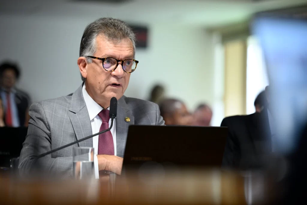 Saiba quem é o 41° senador a assinar impeachment de Moraes