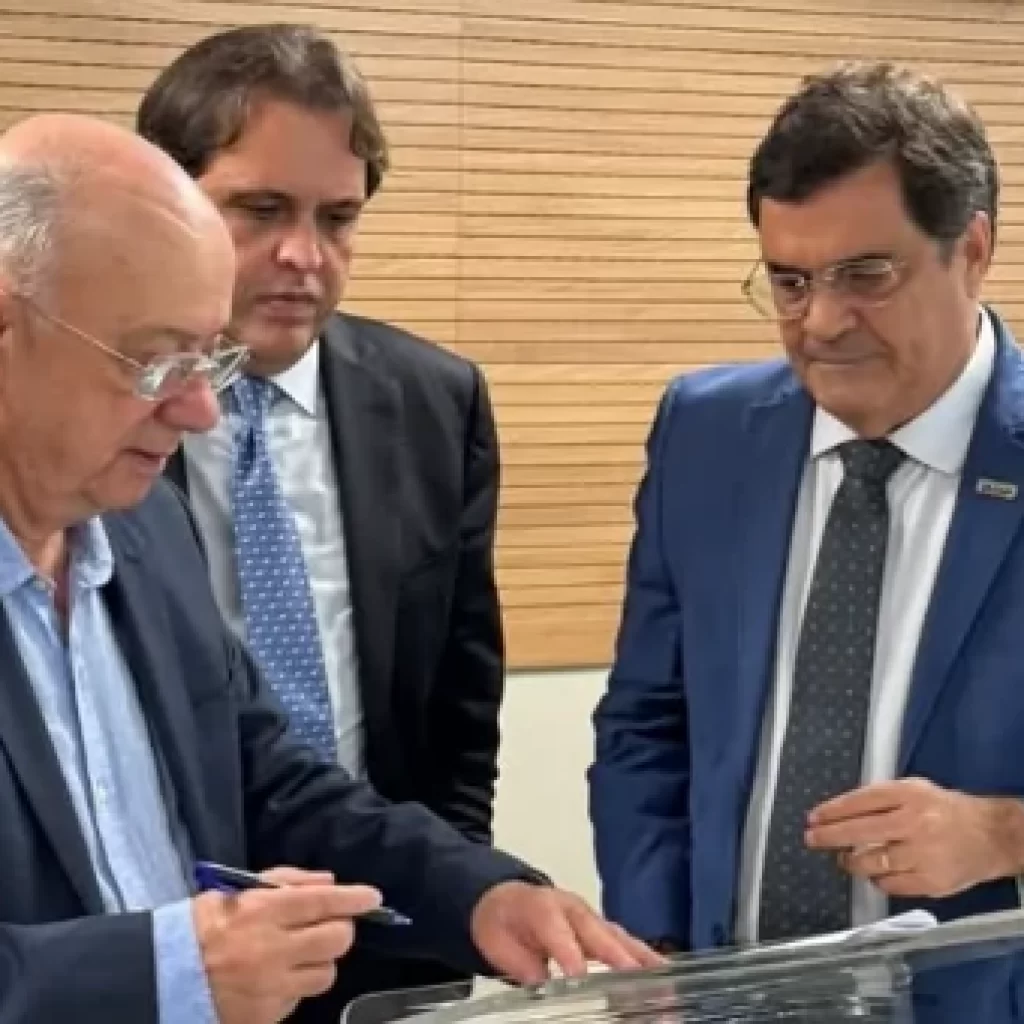 Prefeito José Ronaldo assina termo de acordo de cooperação para Regularização Fundiária do Polo Industrial de Feira de Santana